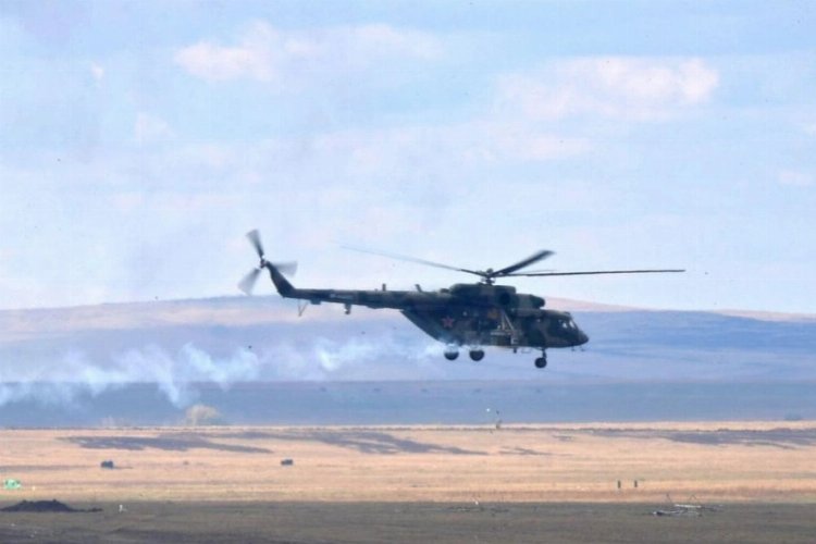 Özbekistan'da eğitim uçuşu yapan Mi-8 askeri helikopteri düştü
