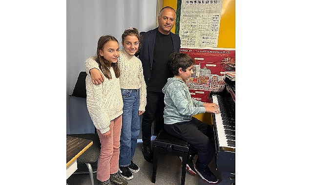 Kemer Belediyesi Gençlik Orkestrası Şefi Furkan Üstündağ, Almanya'nın Schwabach şehrinde
