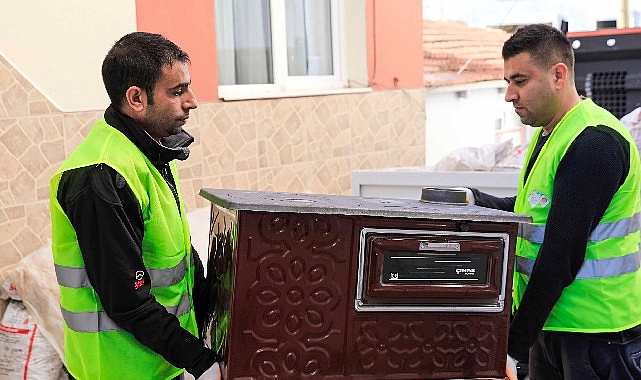 Kış aylarının gelmesiyle birlikte kolları sıvayan Seferihisar Belediyesi, ihtiyaç sahibi