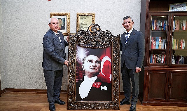 Karabağlar Belediye Başkanı Muhittin Selvitopu, Cumhuriyet Halk Partisi'nin 38. Olağan