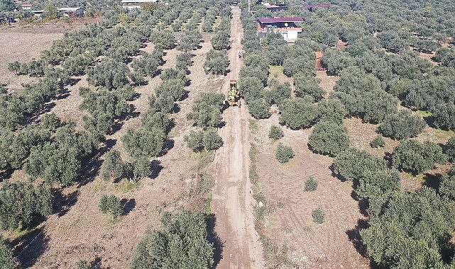 Torbalı Belediyesi çiftçilerin mağdur olmaması adına ova yollarındaki çalışmalarına devam