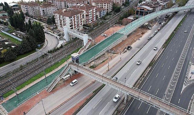 Büyükşehir tarafından İzmit Karayolu Sokaktaki tramvay durağına yakın bölgede 78