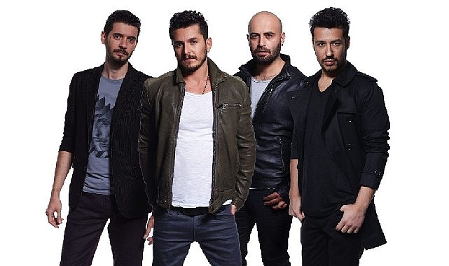 Kemer, Türkiye'nin önde gelen rock gruplarından biri olan Kolpa ile