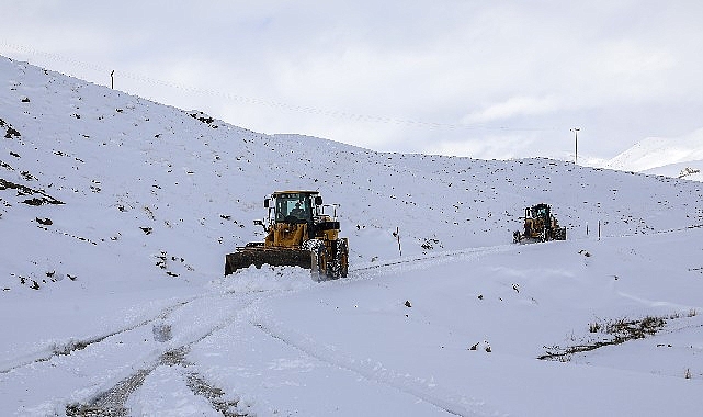 Van Büyükşehir Belediyesi, kentte etkili olan kar yağışı sonrası mahalle