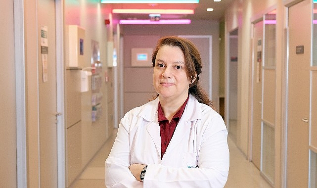 Uyku pozisyonu olarak sıklıkla sırtüstü, yüzüstü ve yan yatmanın tercih edildiğini
