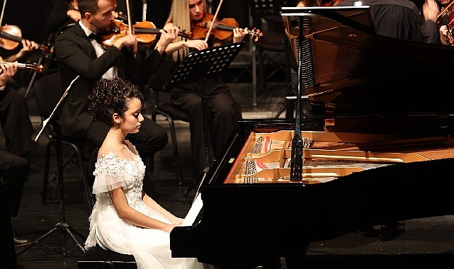 Nilüfer Belediyesi Oda Orkestrası ‘Yüzyılın İzinde Genç Yetenekler’ konseriyle izleyenlere