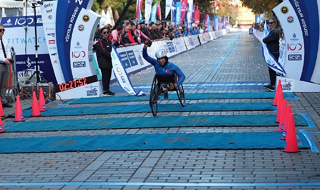 Bağcılar Belediyesi engelli sporcuları, bu yıl "Yüzyılın Koşusu" sloganı ile