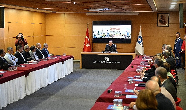 Antalya Büyükşehir Belediye Başkanı Muhittin Böcek, bürokratları ile birlikte 2023