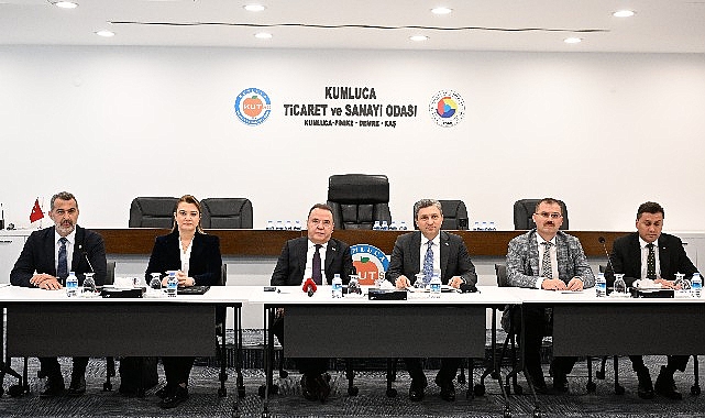 Antalya Büyükşehir Belediye Başkanı Muhittin Böcek, Kumluca’da yapımı devam eden