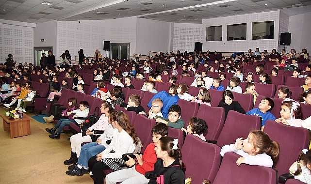 Kartepe Belediye Başkanı Av.M.Mustafa Kocaman’ın öncülüğünde Kartepe’de çocukları güldüren, eğlendiren