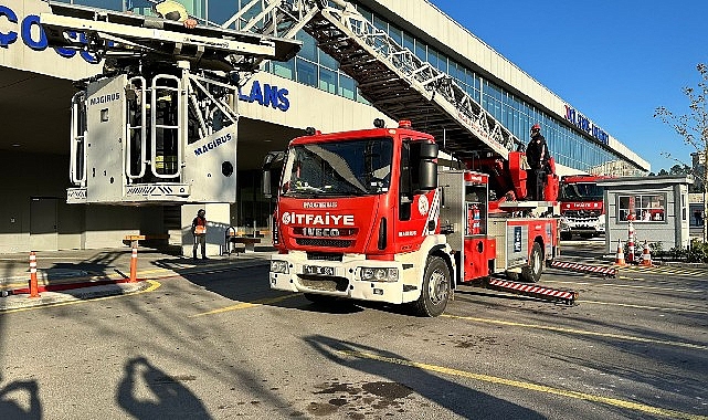 Büyükşehir İtfaiyesi, verdiği eğitimlerin yanı sıra gerçeğini aratmayan senaryolarla da