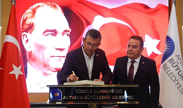 Cumhuriyet Halk Partisi (CHP) Genel Başkanı Özgür Özel, Antalya Büyükşehir