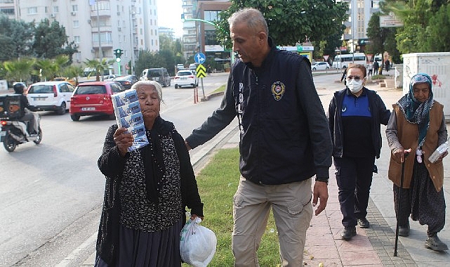 Çukurova Belediyesi Zabıta ekipleri, özellikle kavşaklarda dilenen, cam silen, mendil