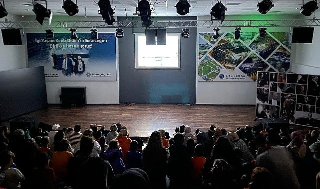 Didim Belediyesi tarafından çocuklara yönelik başlatılan sinema günleri, tüm hızıyla