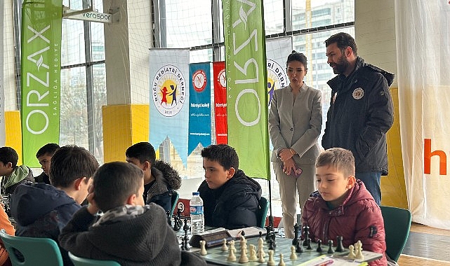 Satranç turnuvasına çocuklardan büyük ilgi Çocukların yarıştığı satranç turnuvasına rekor