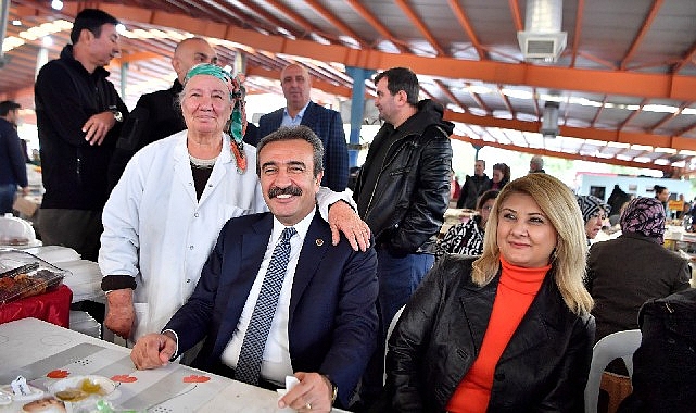 Çukurova Belediye Başkanı Soner Çetin, kadınların el emeği göz nuru