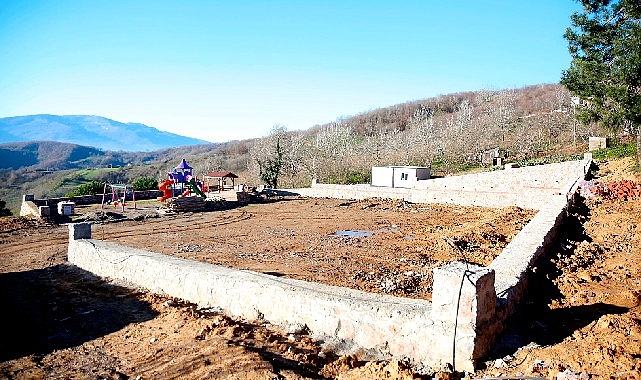 Büyükşehir, Eşme Ahmediye köyüne 24x33 ebatlarında futbol sahası yapımı için