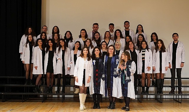 Ege Üniversitesi Sağlık Bilimleri Fakültesinde birinci ve ikinci sınıf öğrencilerine