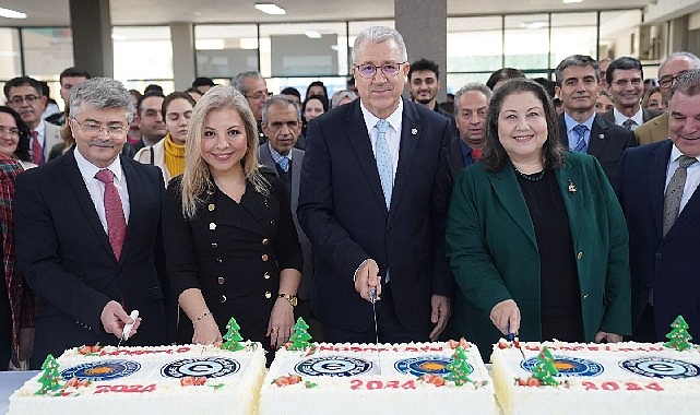 Ege Üniversitesi Rektörü Prof. Dr. Necdet Budak, Ziraat Fakültesinde akademisyenler