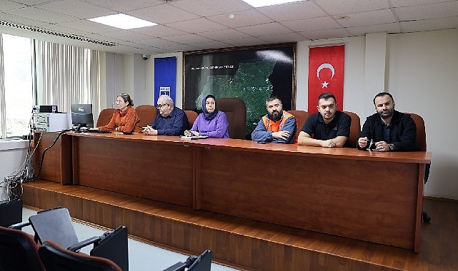 Gölcük Donanma Mahallesinde yaşayanların D-130 Karayolundan daha güvenli şekilde karşıya