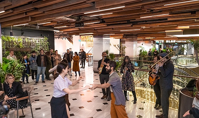 Beyoğlu’na yeni bir soluk kazandıran Grand Pera, lezzeti eğlence, dans