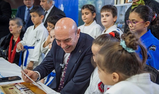 İzmir Büyükşehir Belediye Başkanı Tunç Soyer, kentin tarihi kimliğinin en