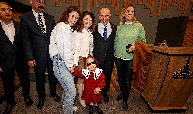 İzmir Büyükşehir Belediye Başkanı Tunç Soyer, belediye personelinin yeni yılını
