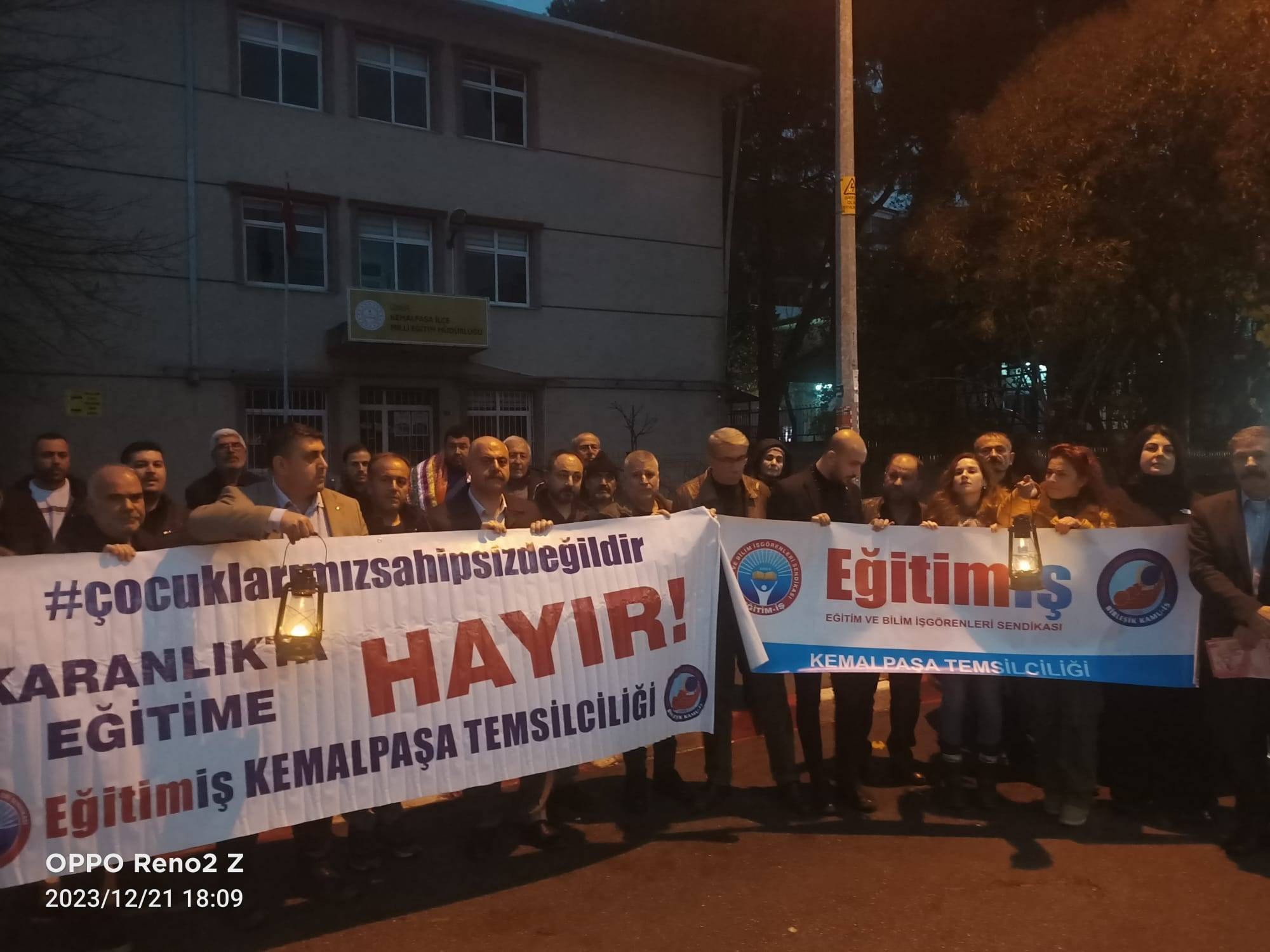 Türkiye'nin bir çok bölgesinden 'Karanlıkta Eğitime Hayır' sesleri yükseliyor. Eğitim-İş