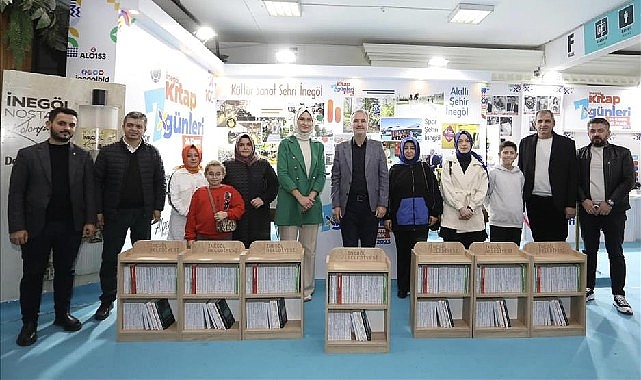 İnegöl Belediyesi’nin 7. Kitap Günleri kapsamında düzenlediği 7 Kitap Kulesi