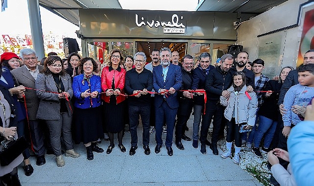 Bayraklı Belediyesi tarafından yapımı tamamlanan Livaneli Kütüphanesi, usta sanatçı Zülfü