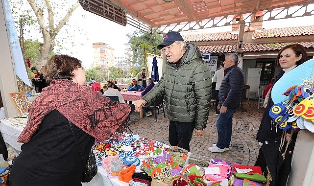Narlıdere Belediyesi’nin İzmir’e kazandırdığı Tarihi Yukarıköy’de açtığı Yeni Yıl Pazarı’na
