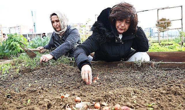 “Bir avuç toprağımız olsa, kendi sebze-meyvemizi ekerdik” diyen şehir insanının