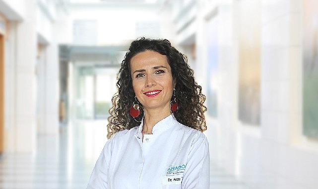 Halk arasında yirmi yaş dişi olarak bilinen yetişkin dişleri, ağızda