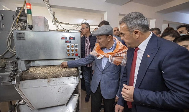 Beydağ’da Belediyesinin Çomaklar Mahallesi’ndeki Kestane Unu Üretim Tesisi’nde yıllardır özenle