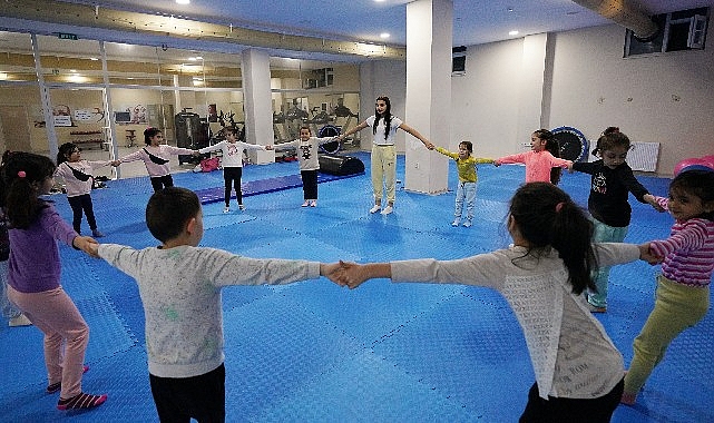 Beylikdüzü Belediyesi festivallerden tiyatro gösterilerine, kurslardan spor aktivitelerine kadar yıl