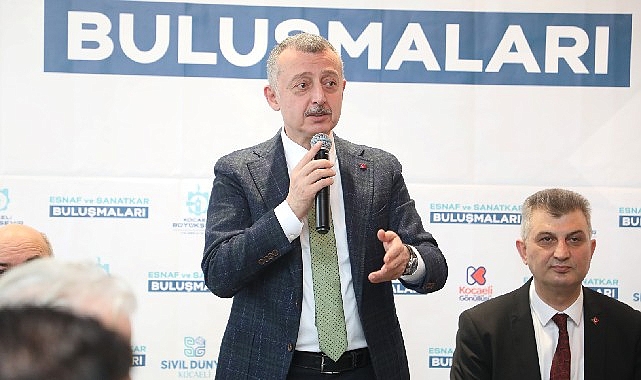 Başkan Büyükakın, Gölcük’te düzenlenen toplantıda esnaf ve sanatkârlarla bir araya