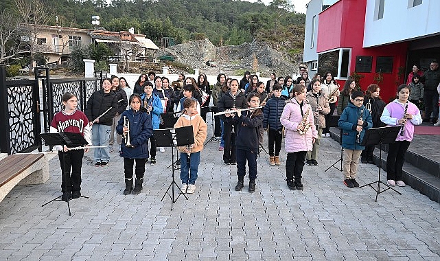 Kemer Belediye Başkanı Necati Topaloğlu öncülüğünde kurulan Kemer Belediyesi Gençlik