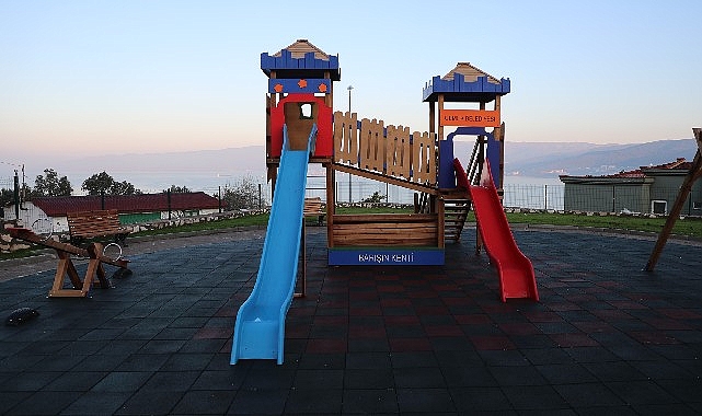 Gemlik Belediyesi, ilçenin Ata Mahallesi’ne yaptığı yatırımlarla çocukların daha güvenli