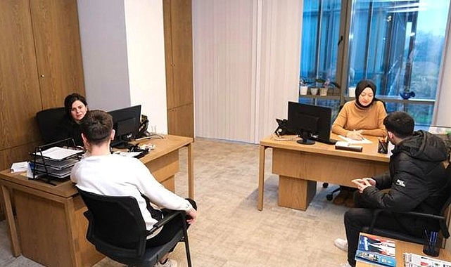 İnegöl Belediyesi’nin iş arayan vatandaşlarla işverenleri buluşturduğu İstihdam ve Kariyer