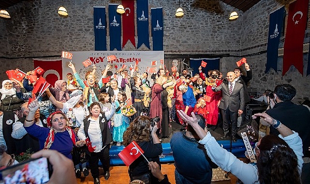 İzmir’in köylerinden 7’den 70’e gönüllü katılımcılardan oluşan İzmir Büyükşehir Belediyesi