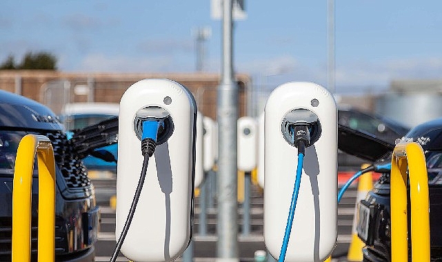 Narlıdere Belediyesi, ilçenin çeşitli noktalarına kuracağı elektrikli araç şarj istasyonları