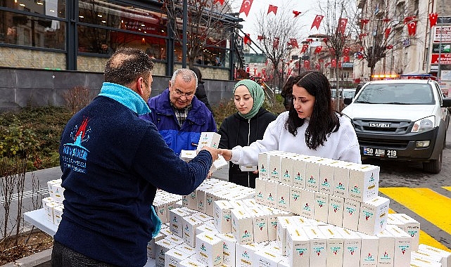 Nevşehir Belediyesi tarafından Regaip Kandili sebebiyle vatandaşlara kandil simidi ikram