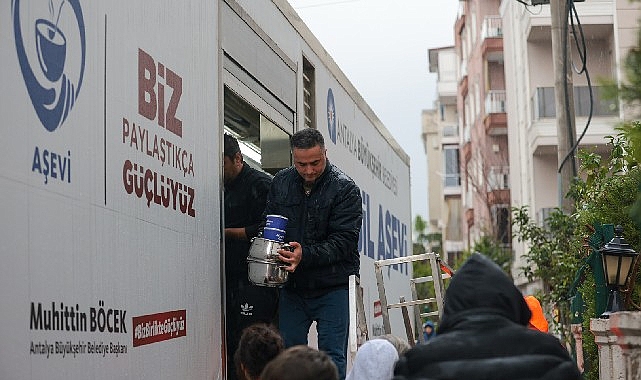 Antalya Büyükşehir Belediye Başkanı Muhittin Böcek, selin vurduğu Gebiz Mahallesi’ne