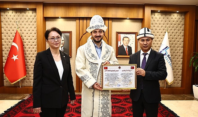 Kırgızistan’ın Jeti Oğuz (Ögüz) şehrinden gelen ve içerisinde Jeti Ögüz