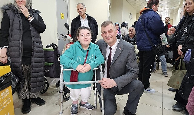 Engelsiz Yaşam Merkezi’nde ‘Yol Arkadaşım’ dediği engelli bireylerle bir araya