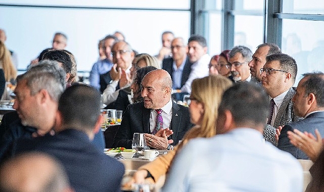 İzmir Büyükşehir Belediye Başkanı Tunç Soyer, İZSU Genel Müdürlüğü yöneticileriyle