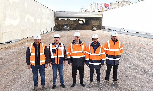 Battı çıktı alanında çalışmaları inceleyen ve yetkili firma sahiplerinden bilgi
