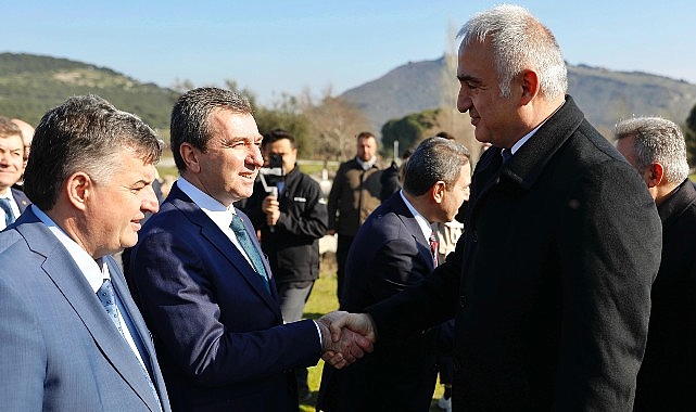 Kültür ve Turizm Bakanı Mehmet Nuri Ersoy, Bergama’ya yaptığı ziyarette