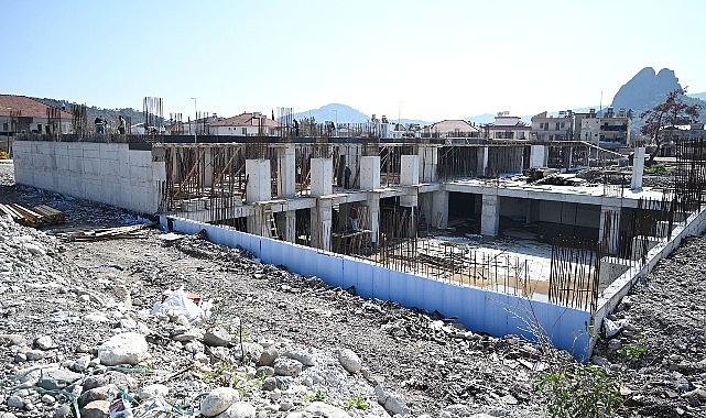 Kemer Belediye Başkanı Necati Topaloğlu’nun girişimleriyle yapımına başlanılan Akdeniz Üniversitesi