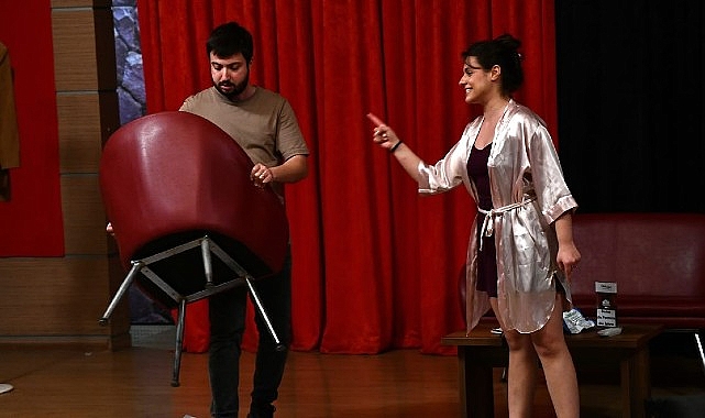 Ege Bölgesi’ndeki başta şehir tiyatroları olmak üzere onlarca tiyatro topluluğunun